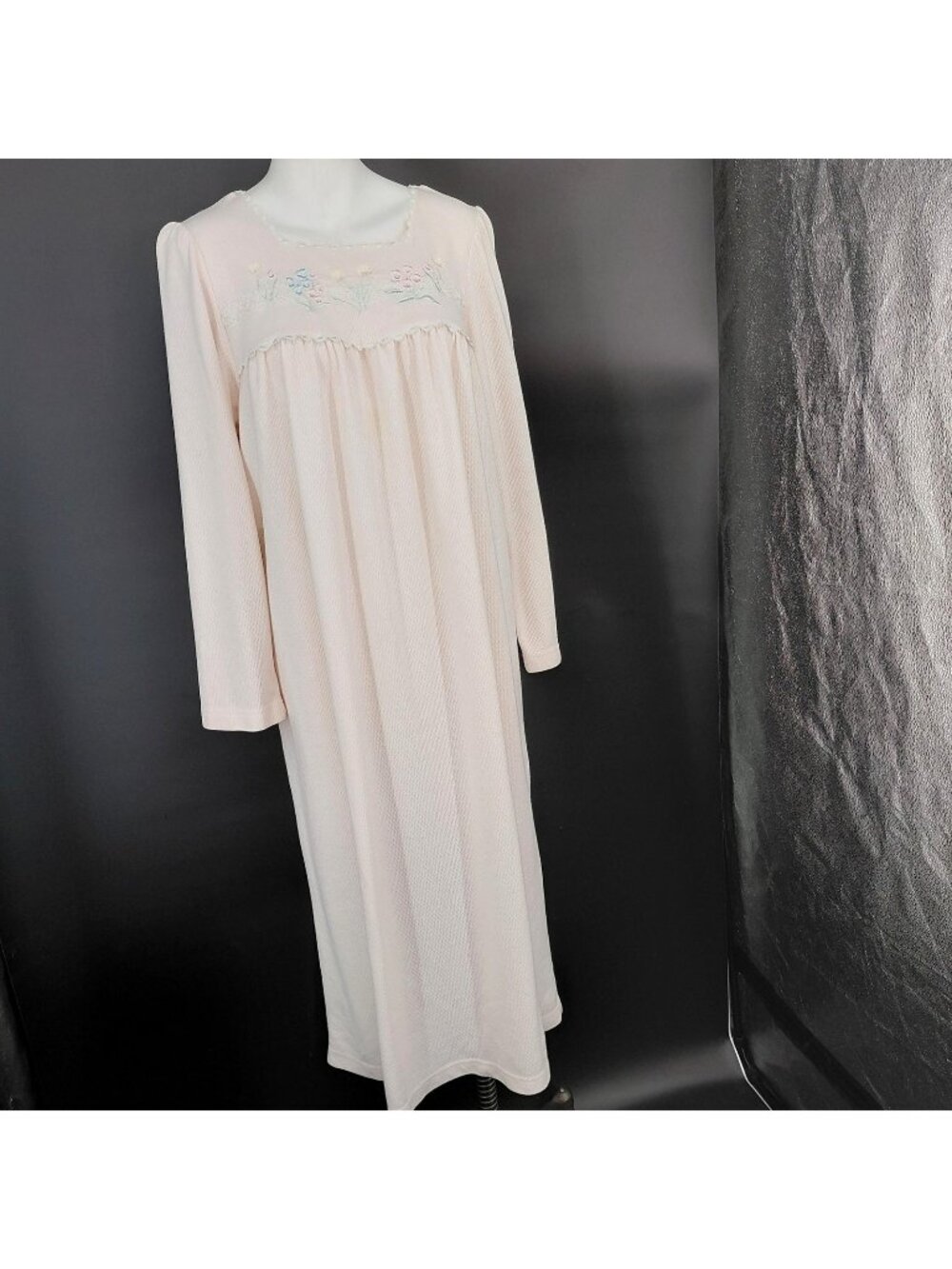 Vintage Nightgown Gown Medium Pink Floral Embroidered Ruffle Long Sleeve Grandma
